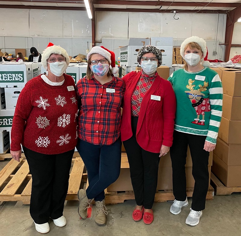 Lakewood at HomeMembers, Team Fulfill Christmas Wishes of Four Children