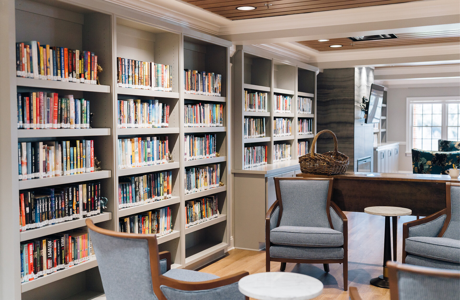 the-summit-library-with-seating Library at the Summit with comfortable seating