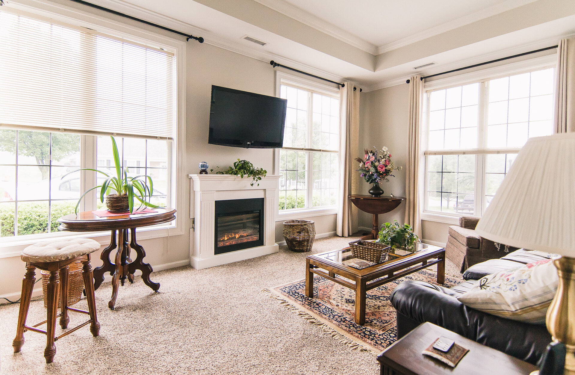 the-summit-residence-living-room The Summit residence decorated modernly