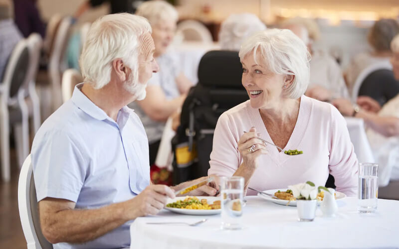 seniors dining together